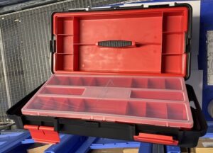 TOOLBOX 33 715164 WERKZEUGKOFFER MIT HERAUSNEHMBAREN EINSATZ UND SORTIMENTSBOX - MASSE: 480 MM BREIT,  285 MM TIEF,  255 MM HOCH